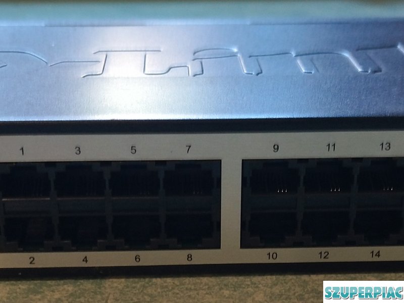 DLink DES1016D switch