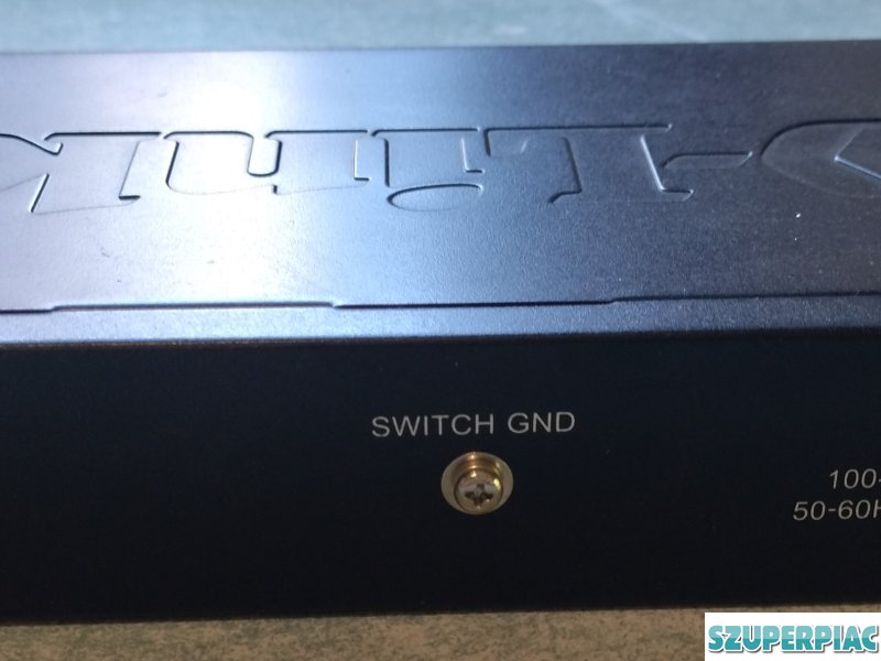 DLink DES1016D switch