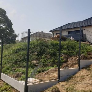 Táblás kerítés kerítéspanel vadháló drótfonat drótháló oszlop