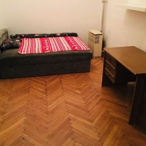 Kiadó olcsón 71 000 Ftért egy 13 m2 szoba a Garay utcában