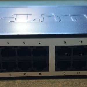 DLink DES1016D switch