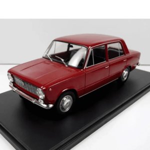 Fiat 124 1966 bordó modellautó