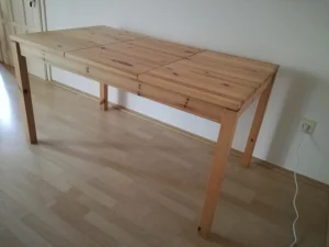 Nagy méretű fenyő asztal szállítás