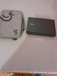 Samsung netbook táskával